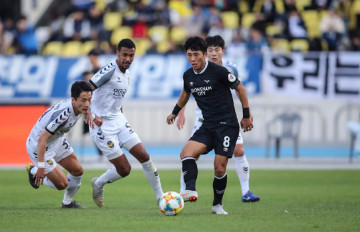 Nhận định soi kèo Seongnam FC vs Suwon Samsung Bluewings 17h00 ngày 25/04